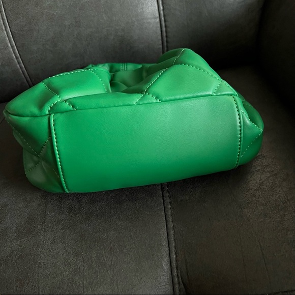 Quilted Chain Ruched Bag - Picture 10 of 10